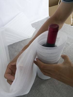 除了用EPS泡沫防护外，原来红酒还可以这样子用珍珠棉卷包住防护